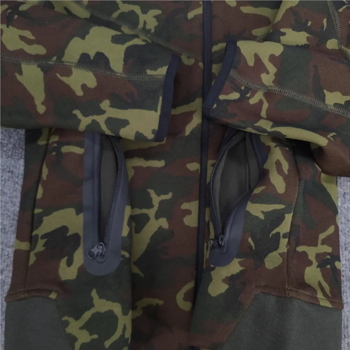Nike clothing - FN9118-010 - FN9118-010 - Green (UPC: 196976335854) 3