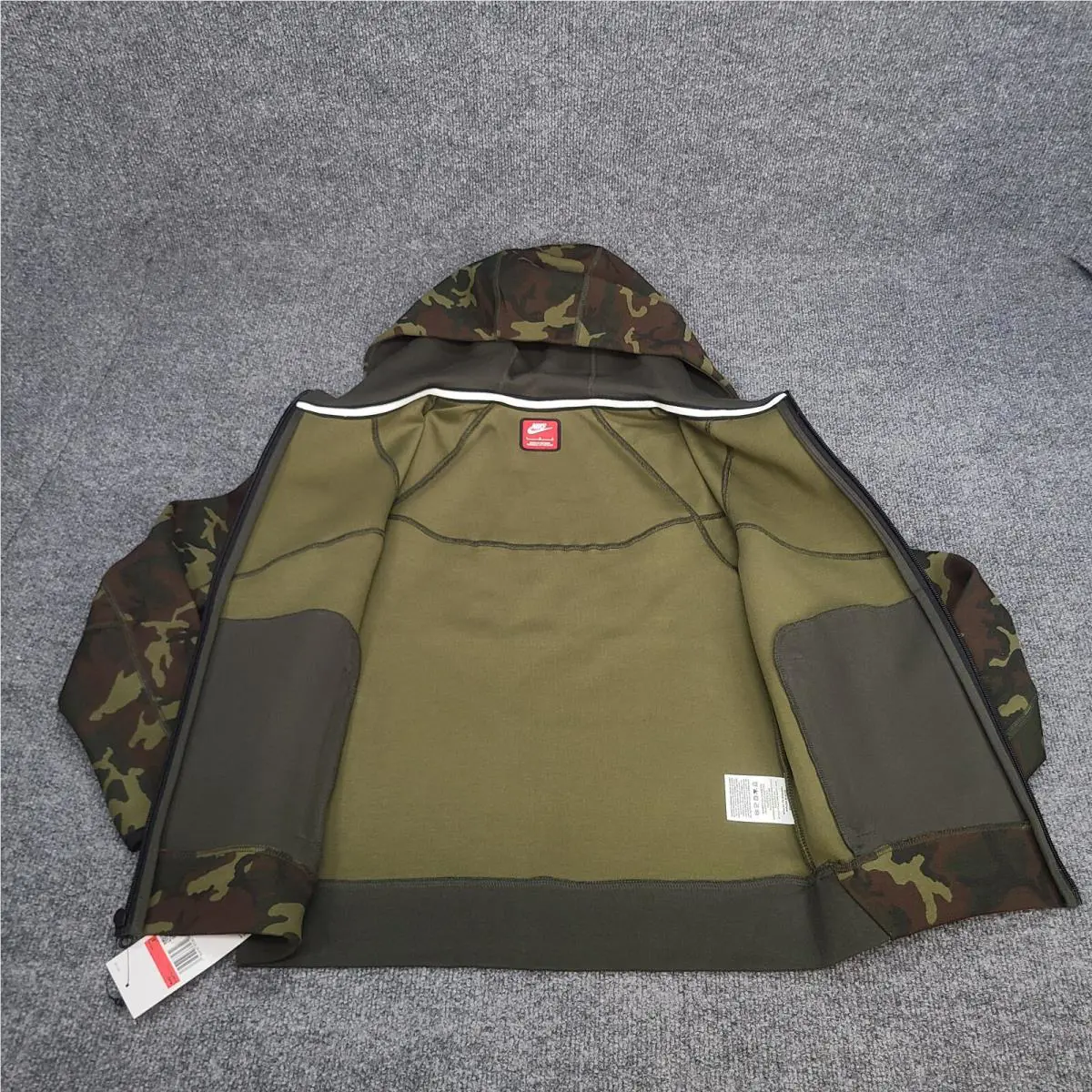 Nike clothing - FN9118-010 - FN9118-010 - Green (UPC: 196976335854) 4