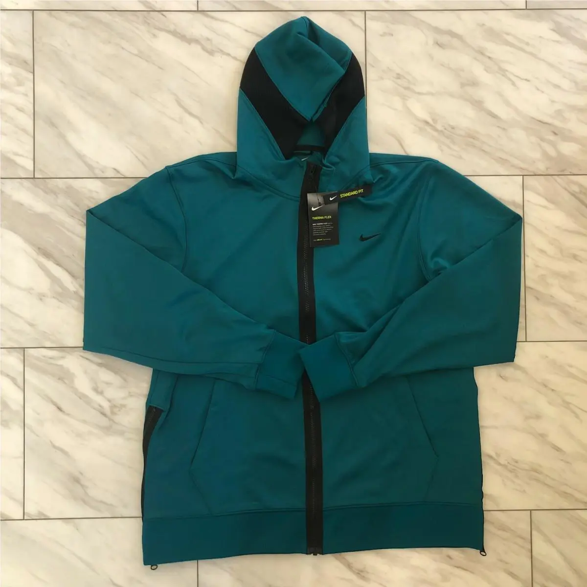 Nike clothing - Green (UPC: 194274886931) 4