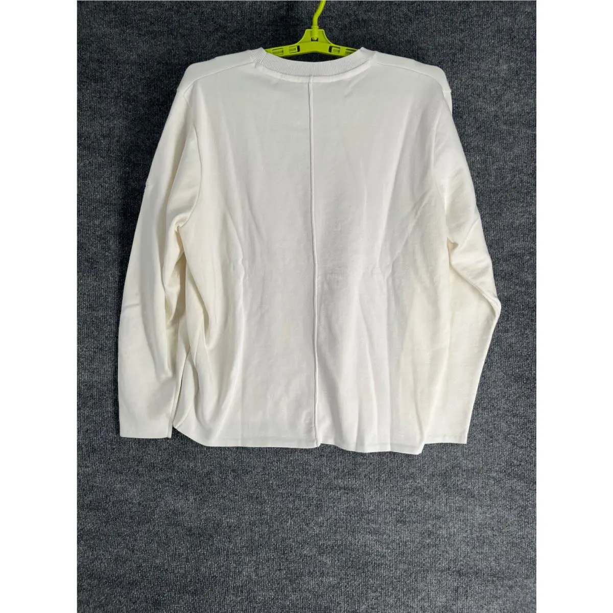 Nike clothing - White (UPC: 196153626171) 0