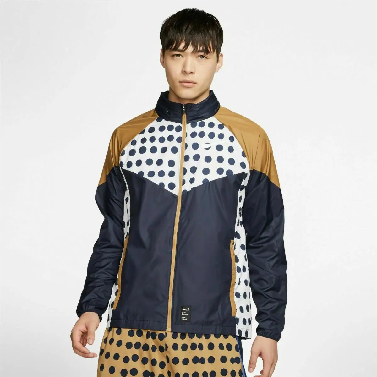Nike clothing - See Photos (UPC: 193152177291) 1