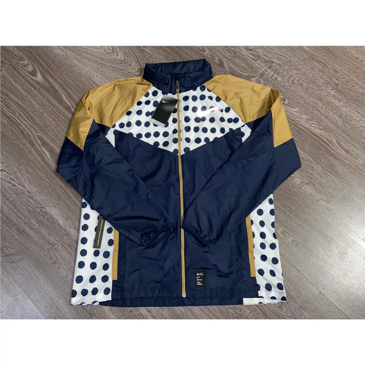 Nike clothing - See Photos (UPC: 193152177291) 0