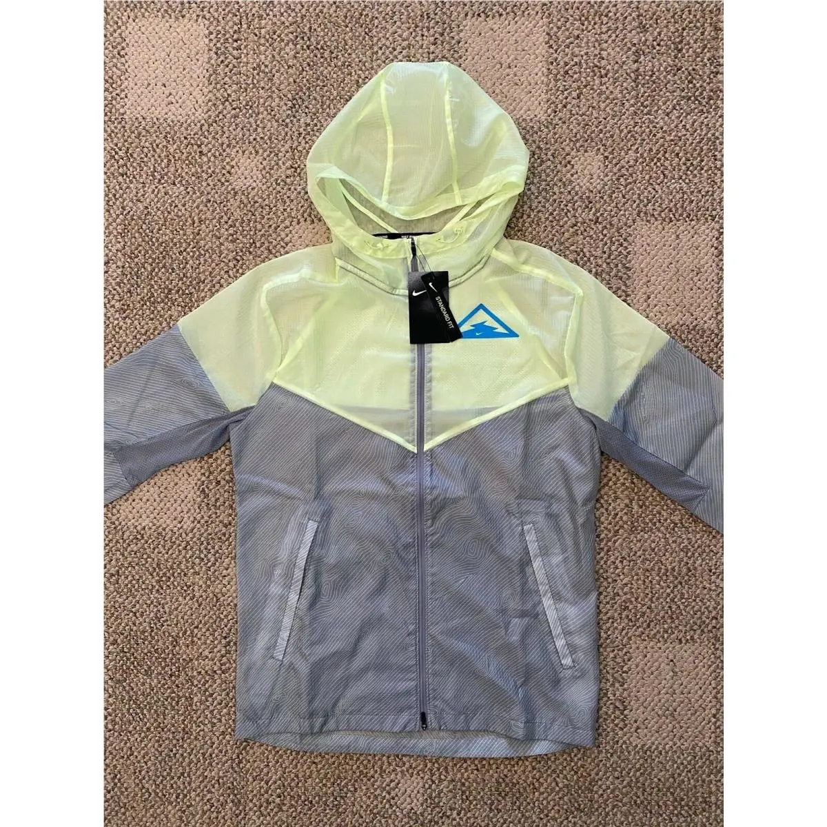 Nike clothing - Yellow (UPC: 194277637721) 0