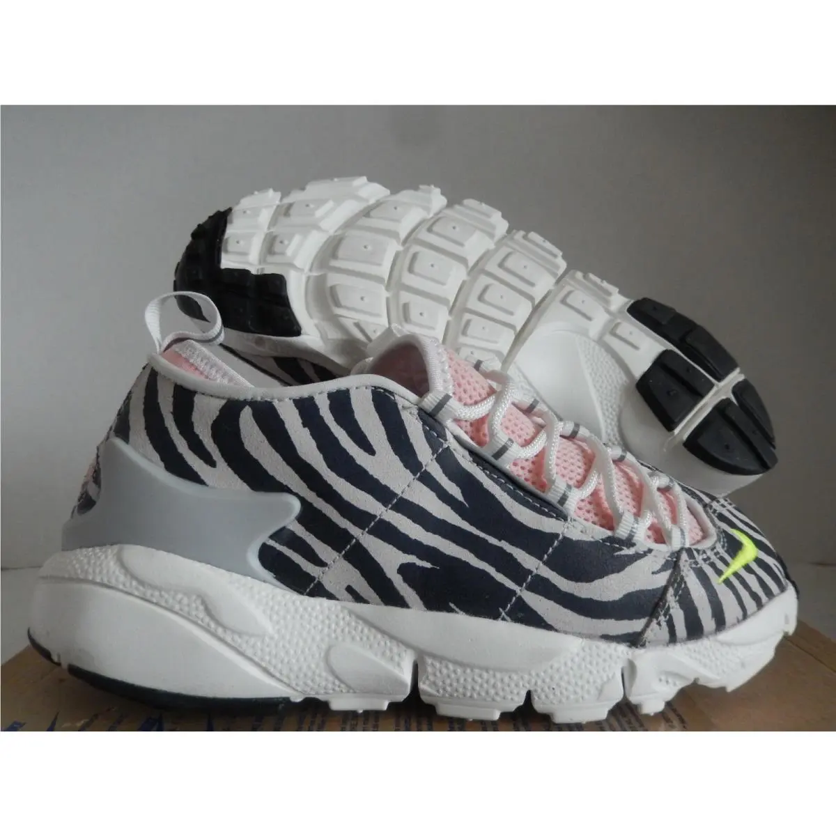 Mens  Air Footscape Nxm White Olivia Kim NO Cover Zebra SZ 10 CK3321-100 by Nike
