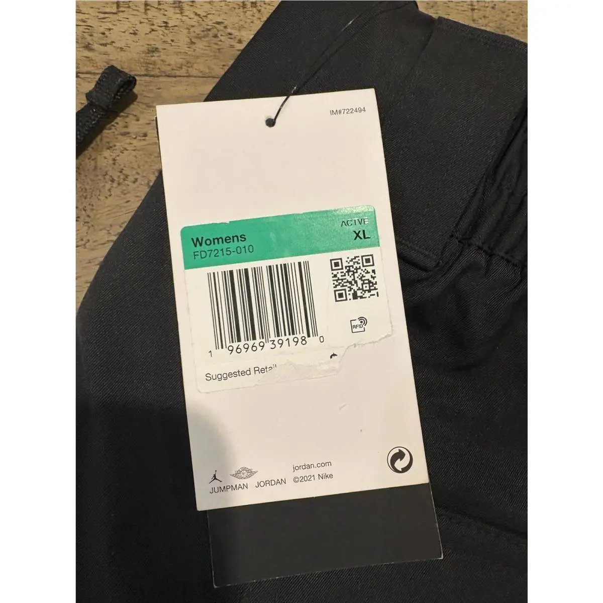Nike clothing - Black (UPC: 0196969391980) 0