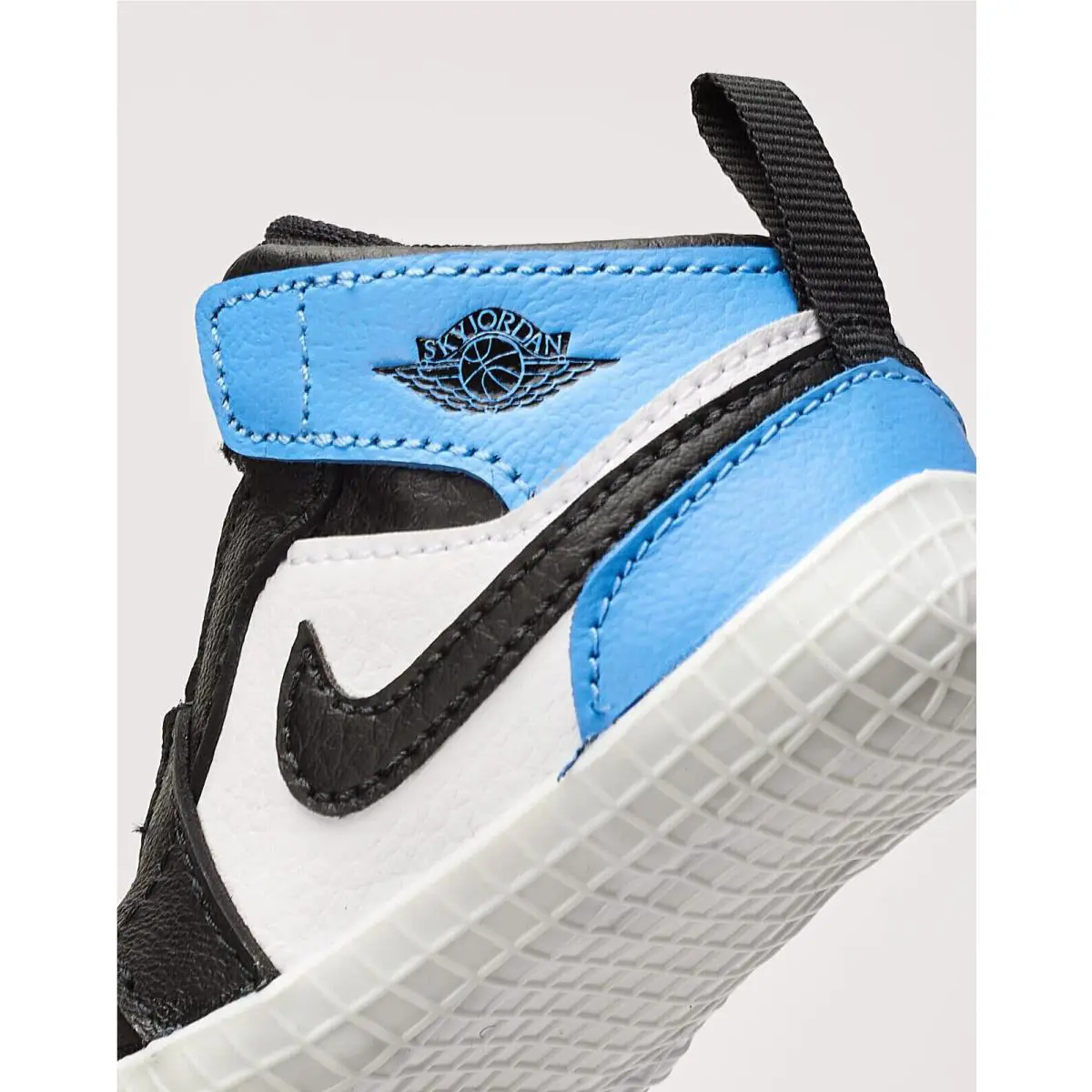Nike shoes - Jordan 1 - Blue (UPC: 9185678481564) 3
