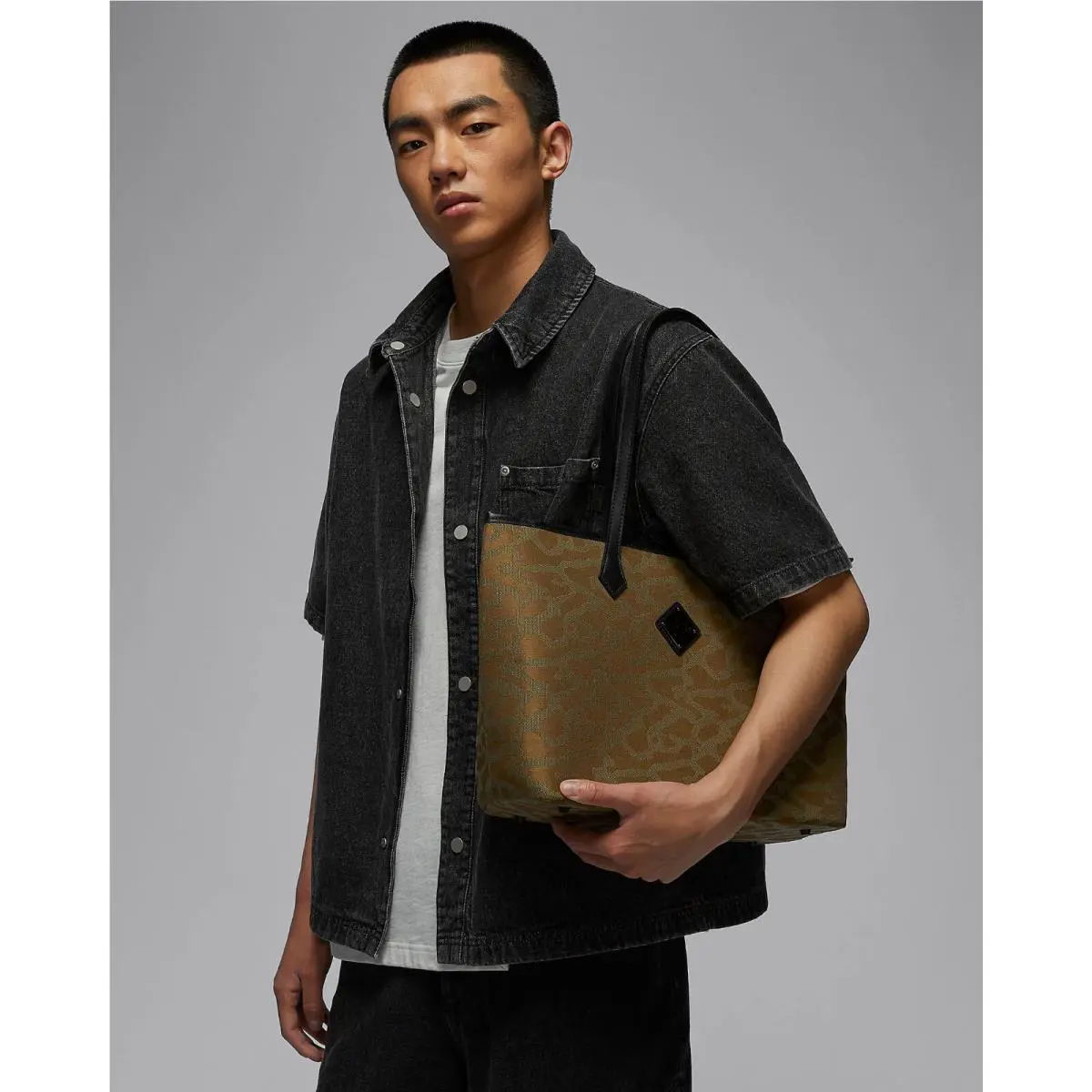 Jordan Icon Tote Bag 17L Light Olive Black Unisex MM0950 G16 by Nike