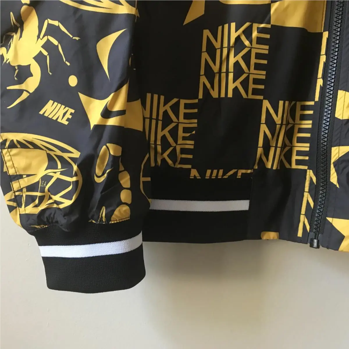 Nike clothing - Nike AR1632-741 - Black/Yellow 1