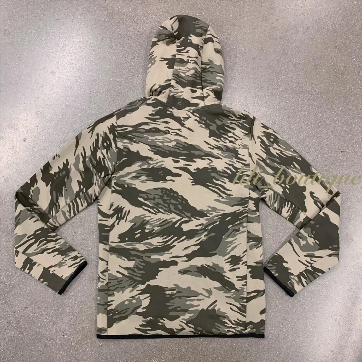 Nike clothing - Camo Multi (UPC: 194494689749) 0