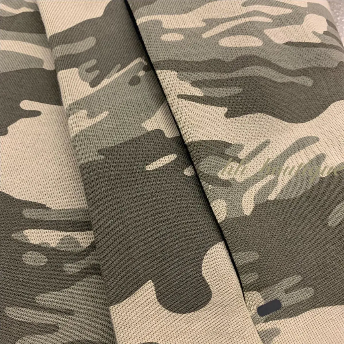 Nike clothing - Camo Multi (UPC: 194494689749) 3