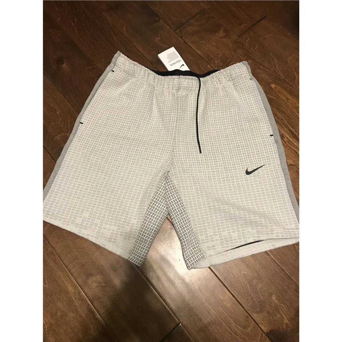 Nike clothing - White (UPC: 193658795913) 0