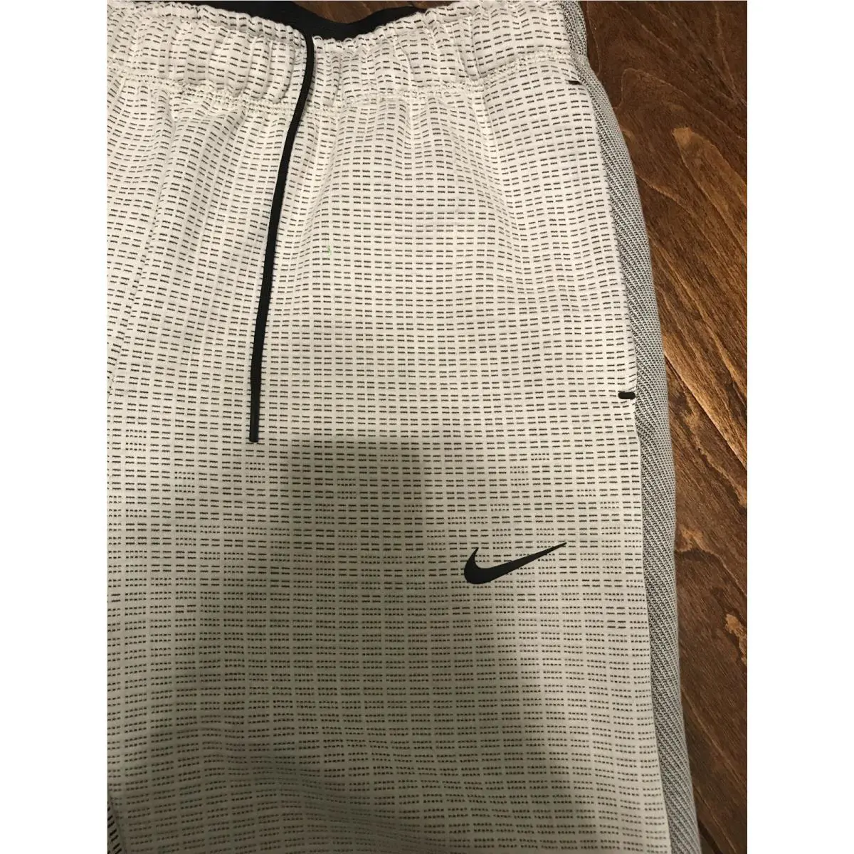 Nike clothing - White (UPC: 193658795913) 1