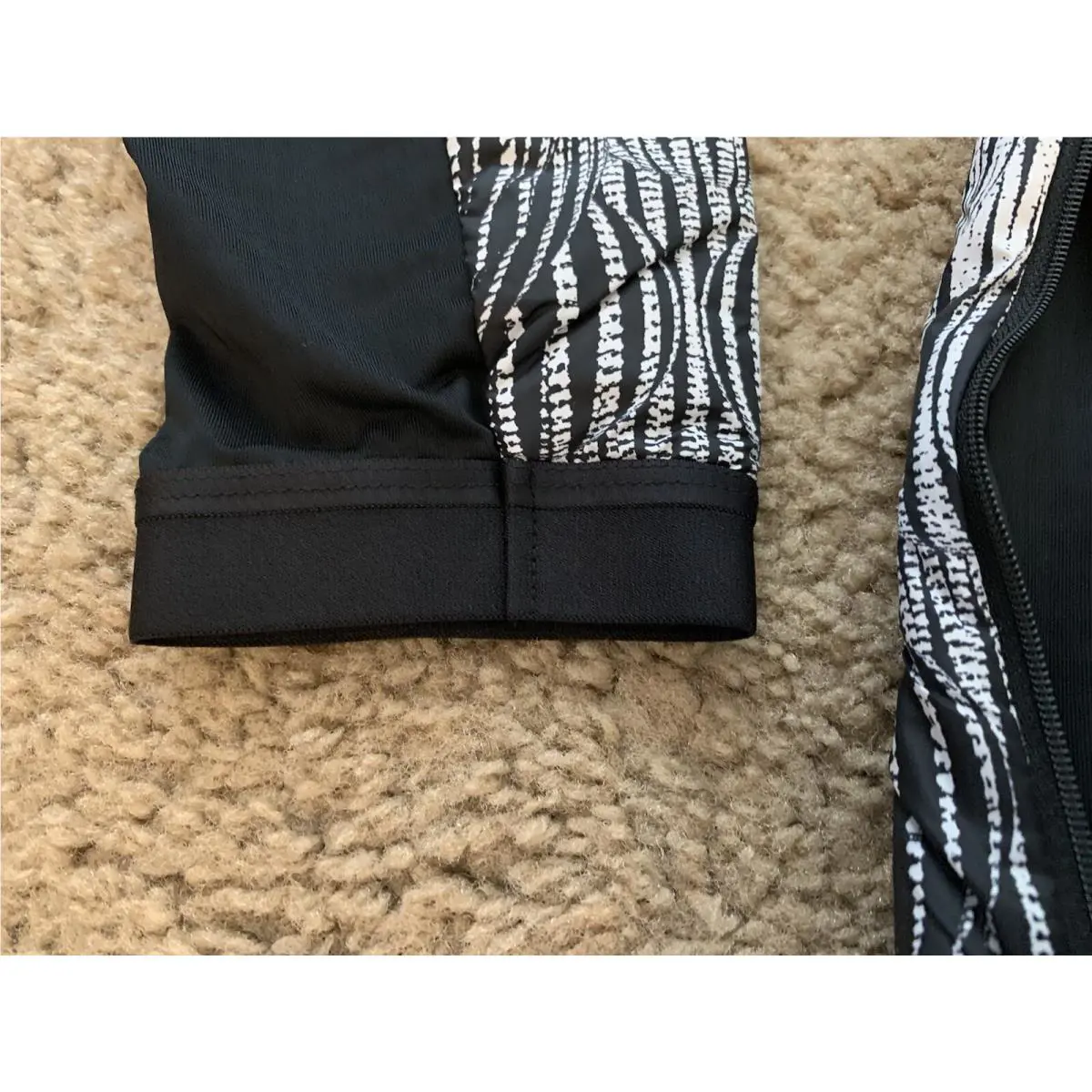 Nike clothing - Running - Running - Black and Off White (UPC: 193655293092) 4