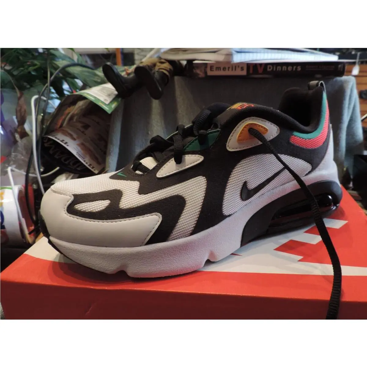Nike Air Max 200 Grade School SZ 7Y White Black Bright Crimson AT5627 100