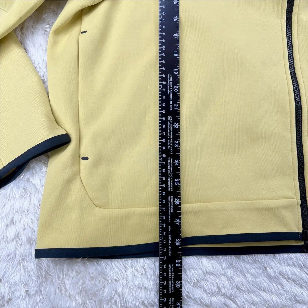 Nike clothing - Yellow 2