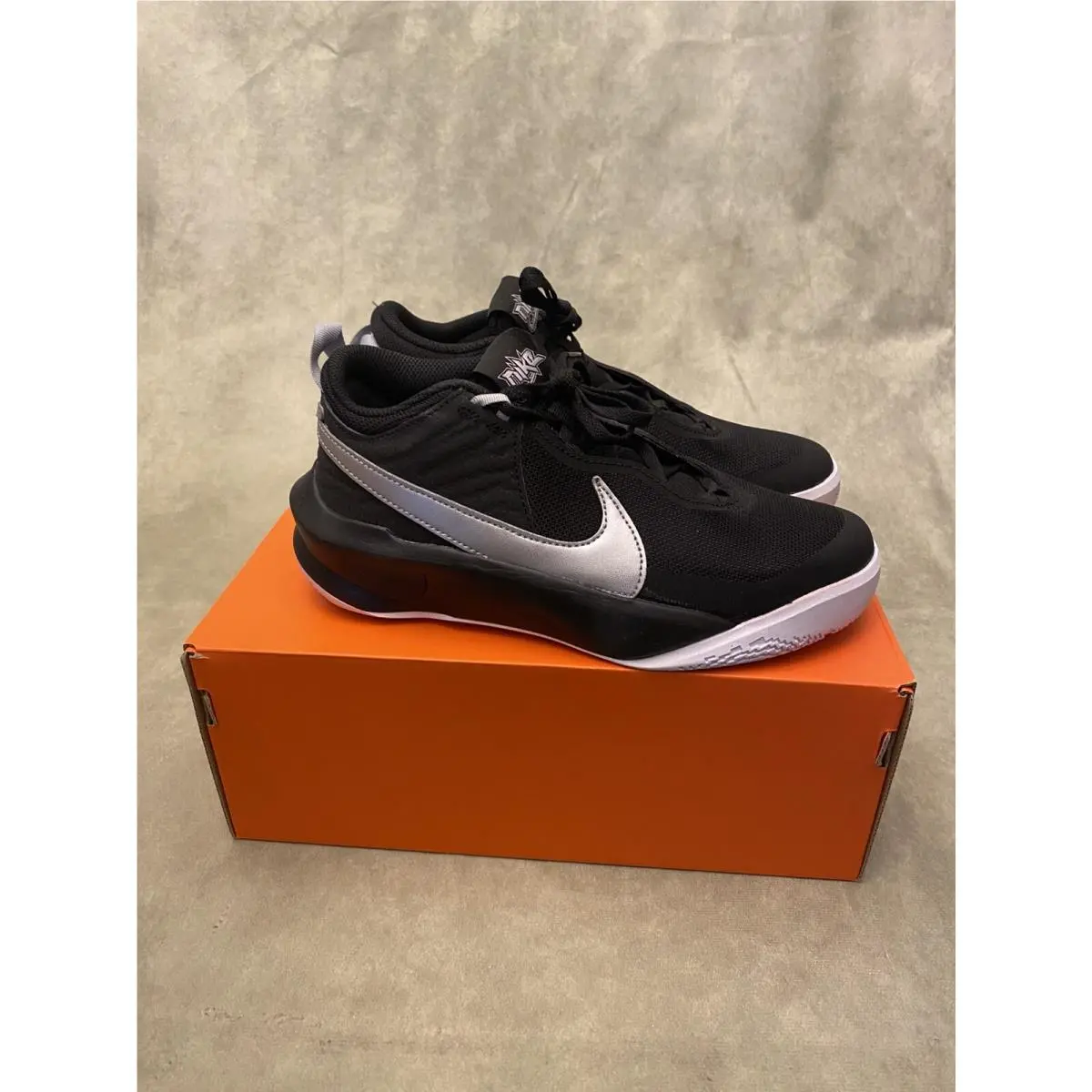 Nike Team Hustle D10 GS CW6735 004 Black/metallic Silver-volt Boys Size 5Y