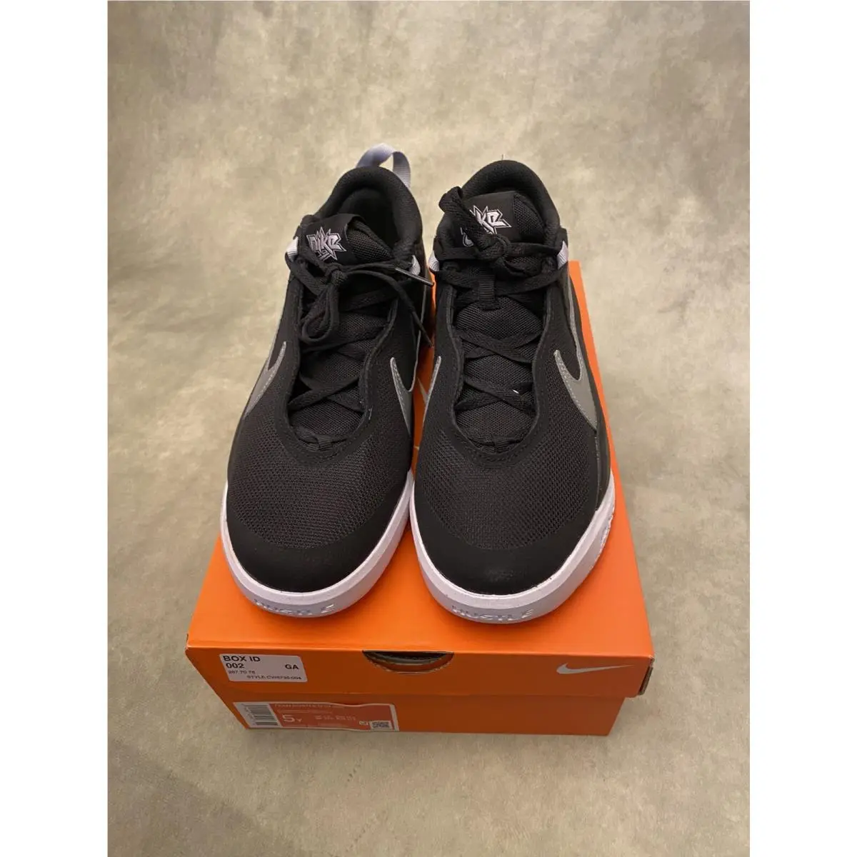 Nike shoes - Black/Metallic Silver-Volt (UPC: 194957475056) 0