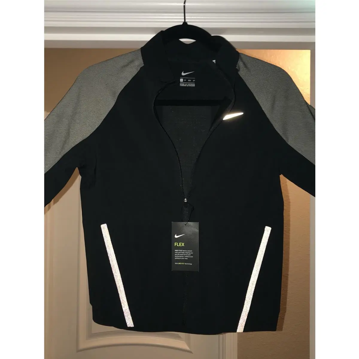 Nike clothing - Black, White (UPC: 886551648195) 0