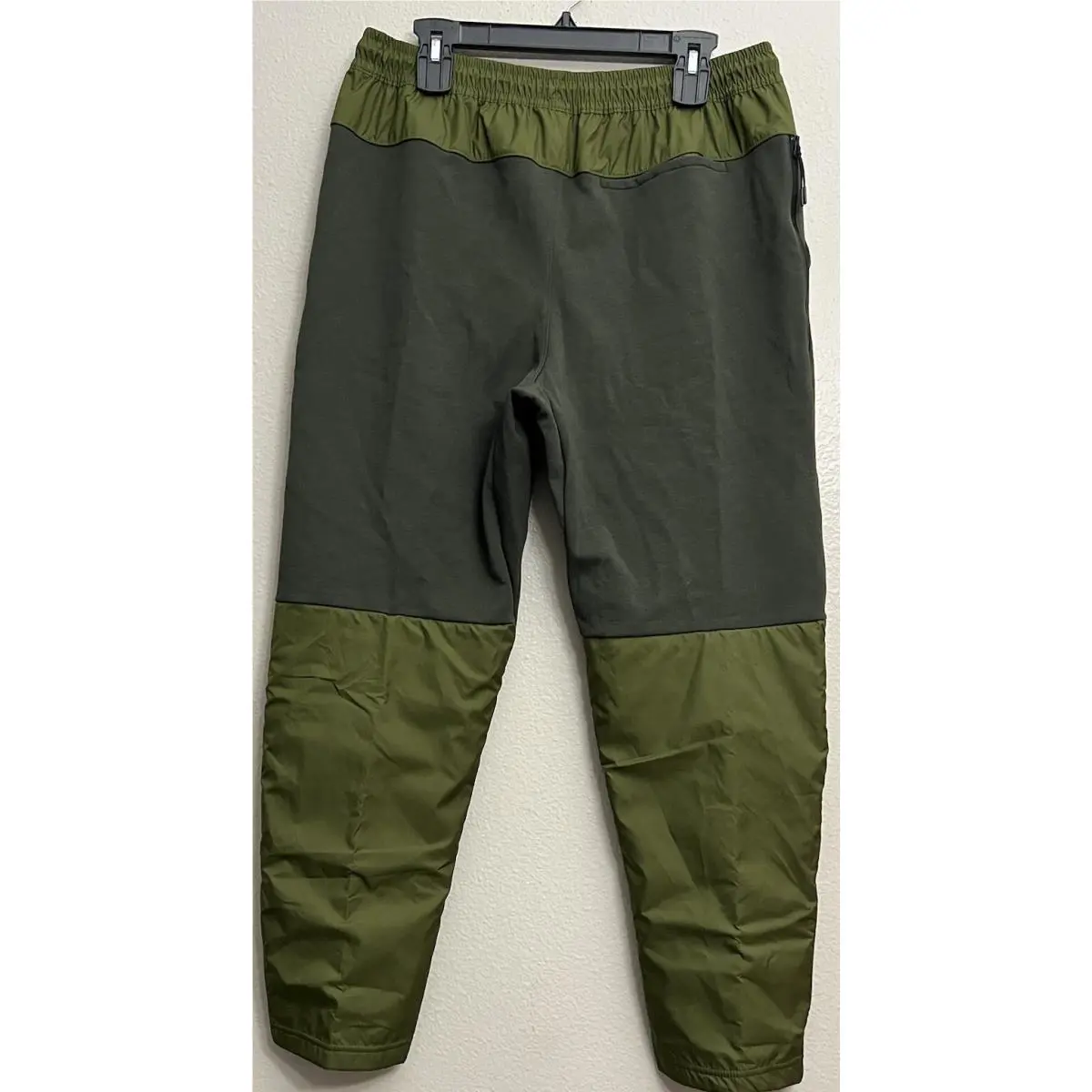 Nike clothing - NSW Tech Essentials - NSW Tech Essentials - DD7012-326 - Rough Green (UPC: 1952429918314) 2