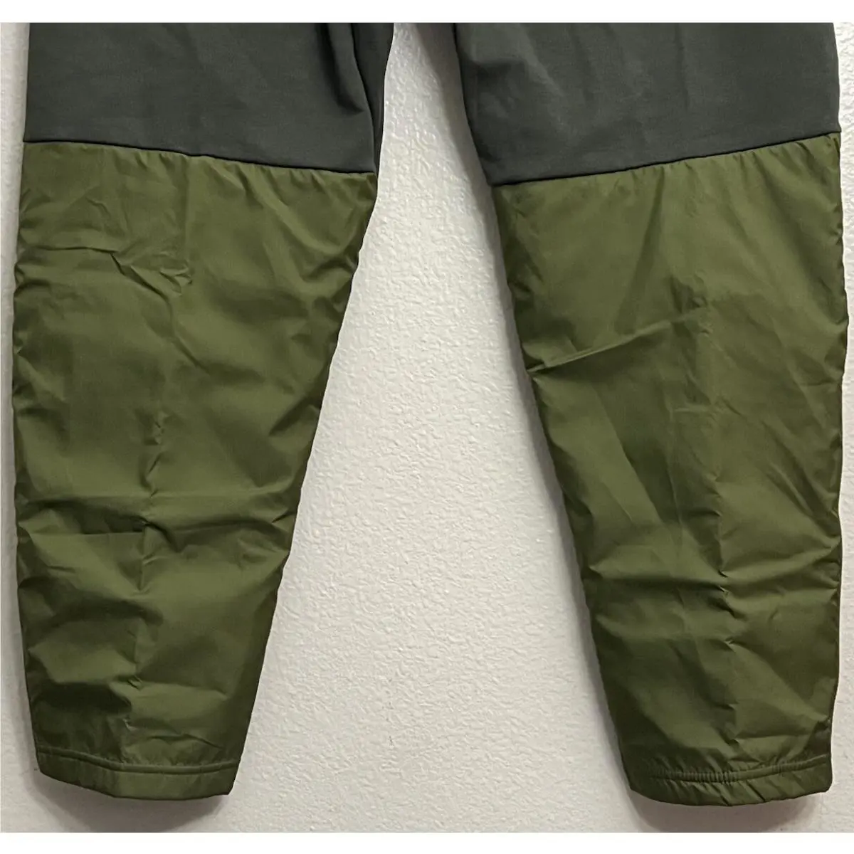 Nike clothing - NSW Tech Essentials - NSW Tech Essentials - DD7012-326 - Rough Green (UPC: 1952429918314) 4