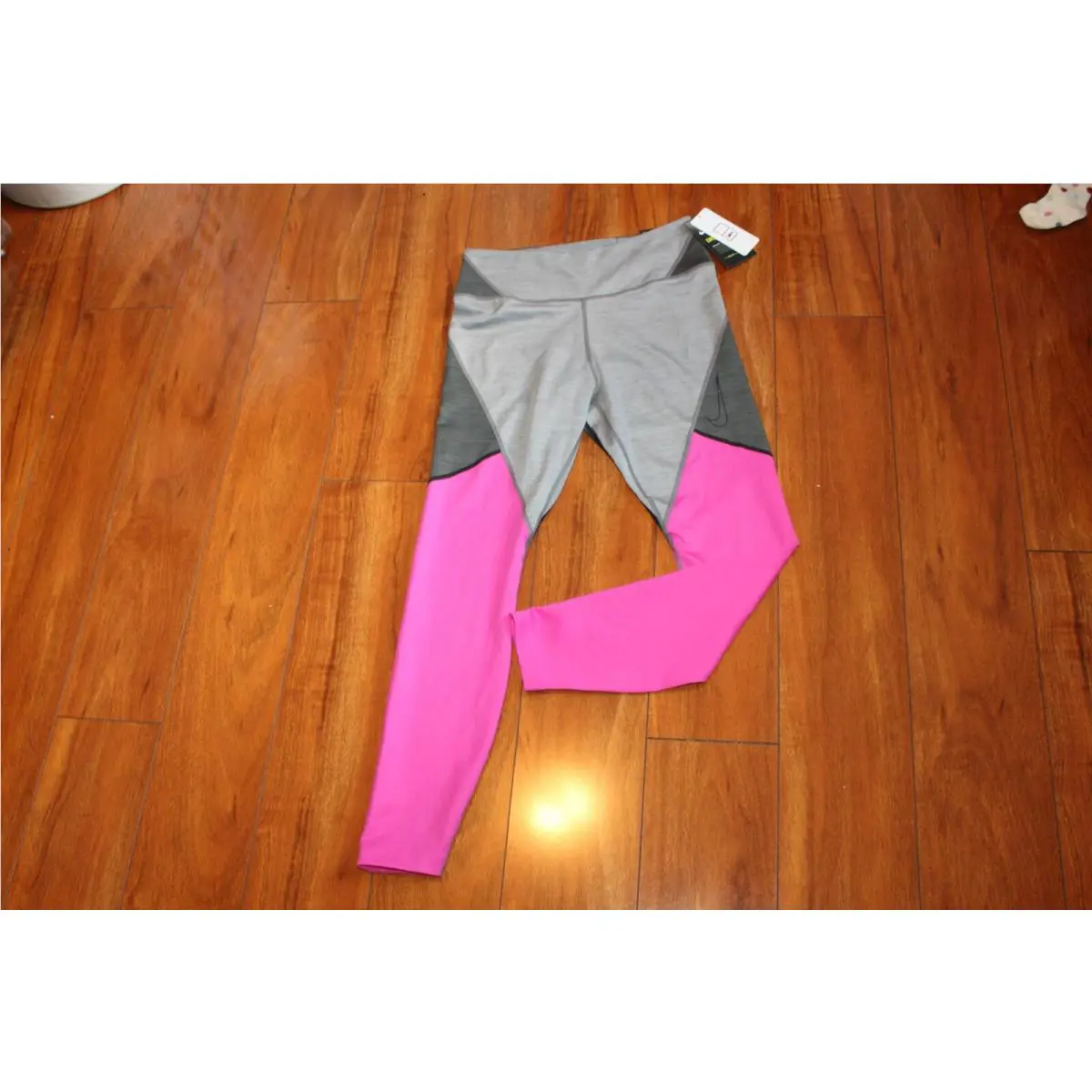 Nike clothing - Pink (UPC: 193659315486) 1