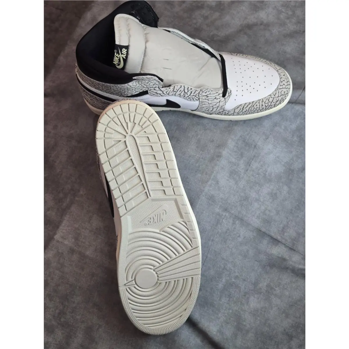 Nike shoes - Nike Air Jordan 1 Retro High OG - DZ5485-052 - White 4