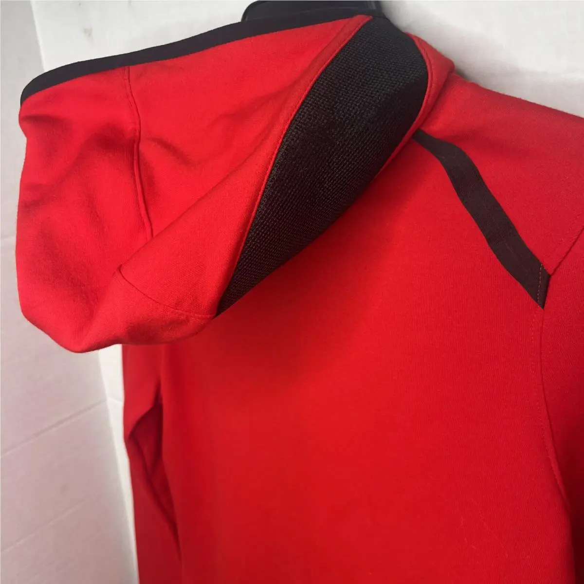 Nike clothing - Red (UPC: 0887231124213) 5