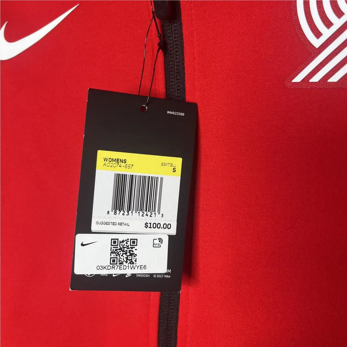 Nike clothing - Red (UPC: 0887231124213) 2