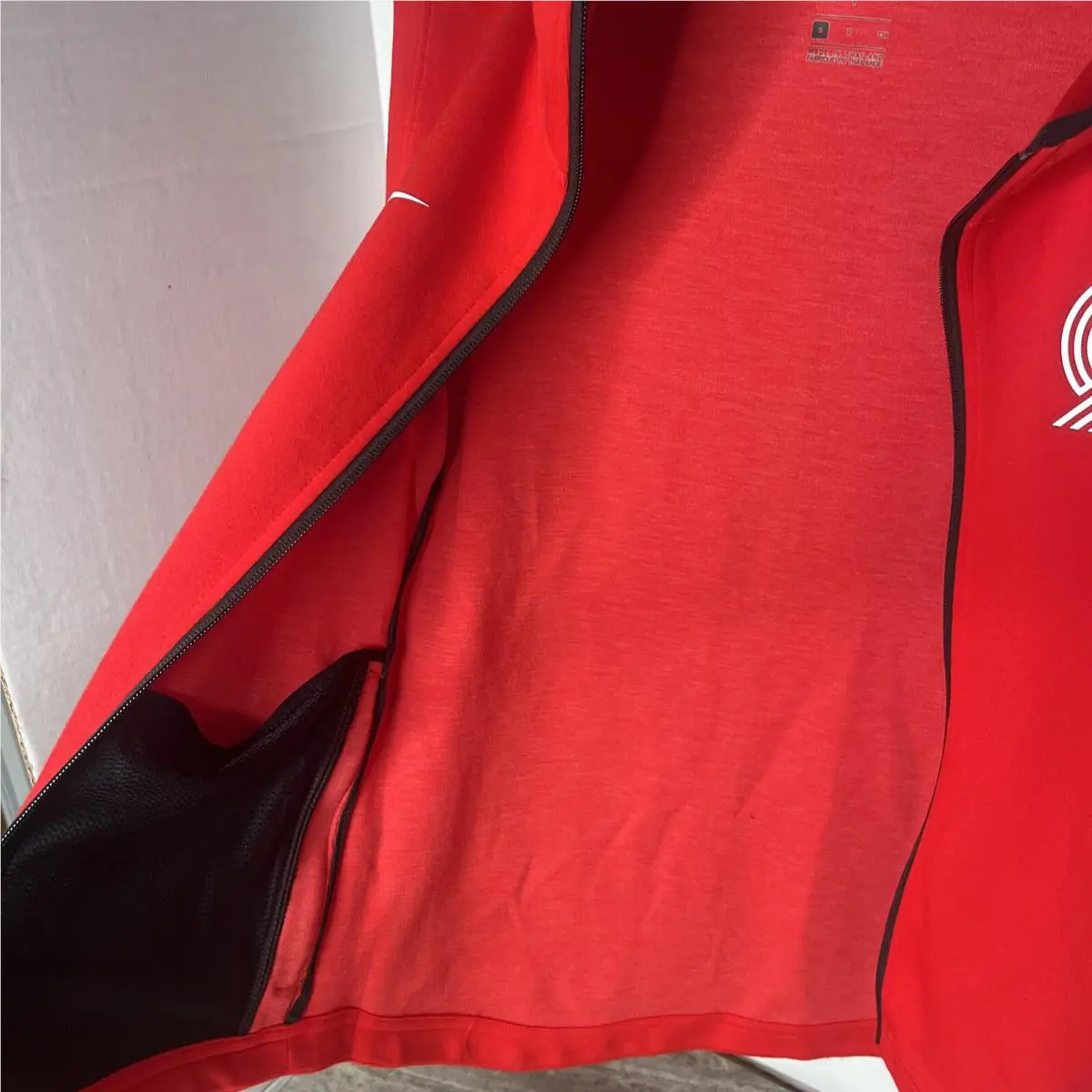 Nike clothing - Red (UPC: 0887231124213) 3