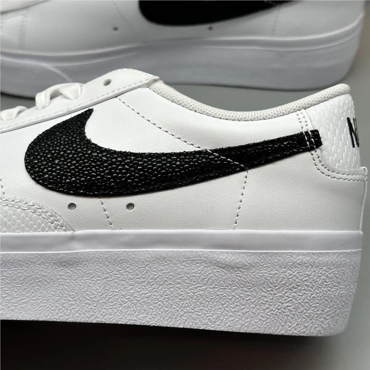 Nike shoes - Nike Blazer - Blazer - DZ5210-100 - White 4