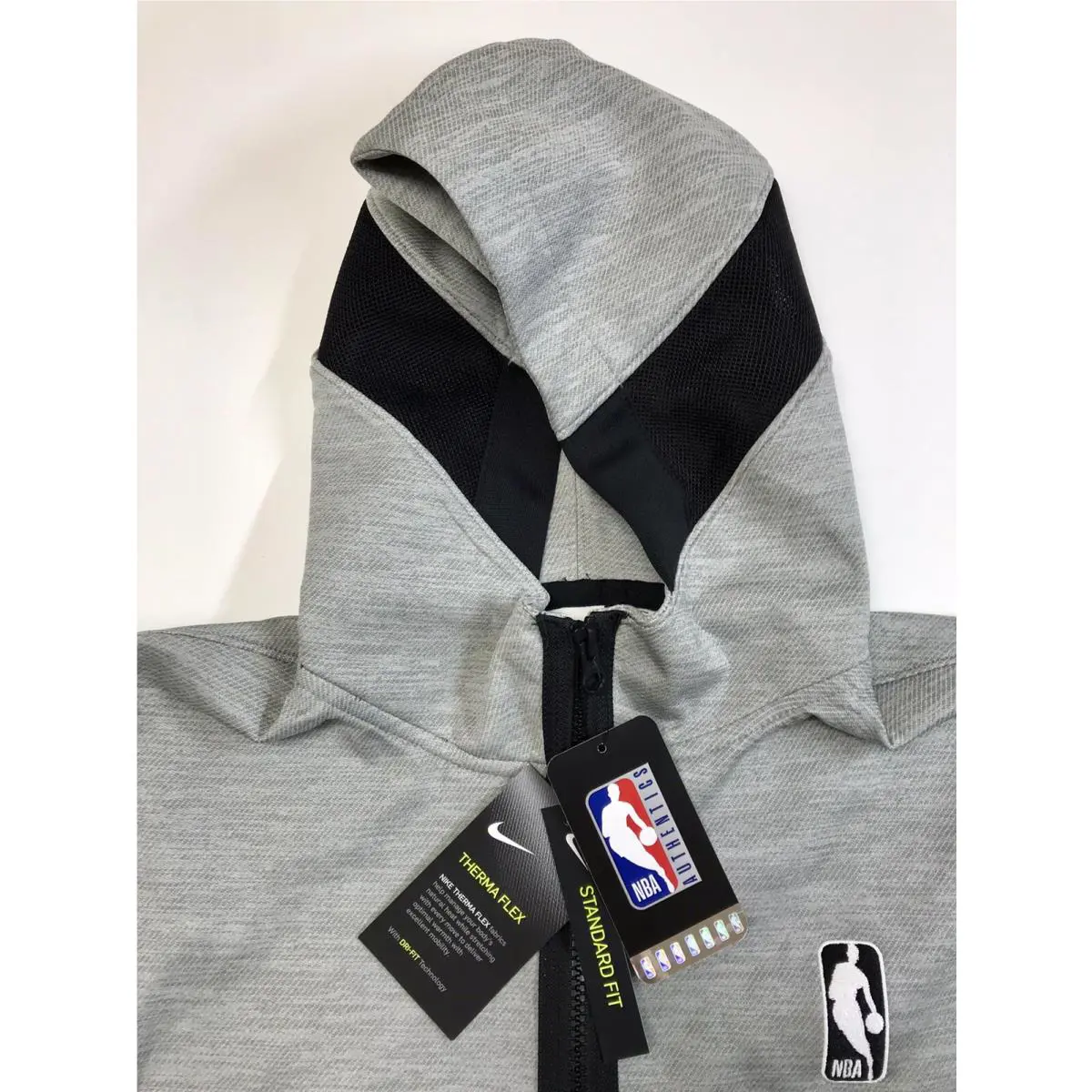 Nike clothing - Gray (UPC: 0194495770484) 0