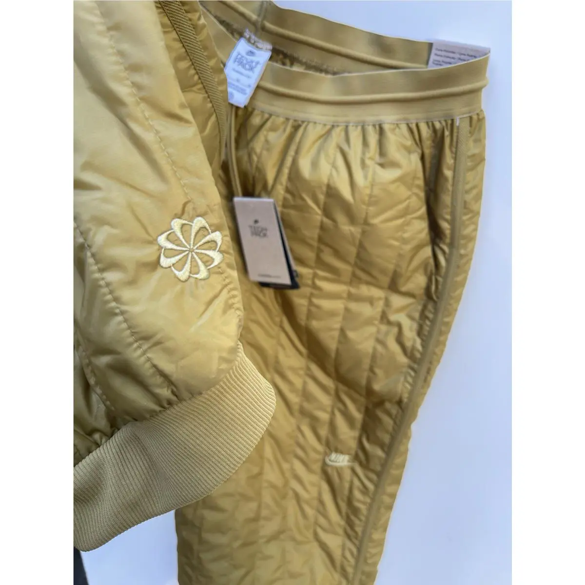 Nike clothing - DQ4306382 - DQ4306382 - Gold (UPC: 0196147195454) 2