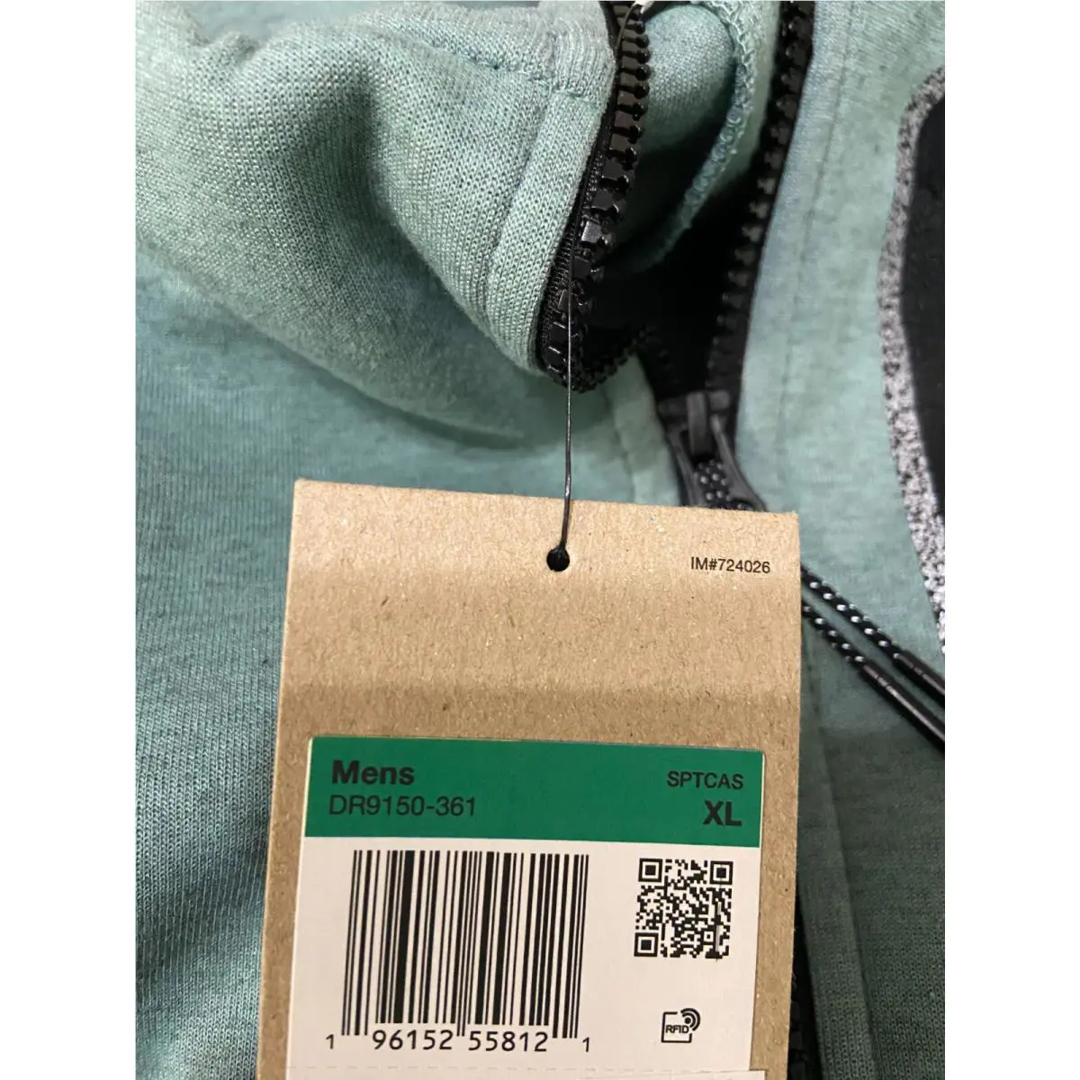 Nike clothing - Green (UPC: 196152558107) 8