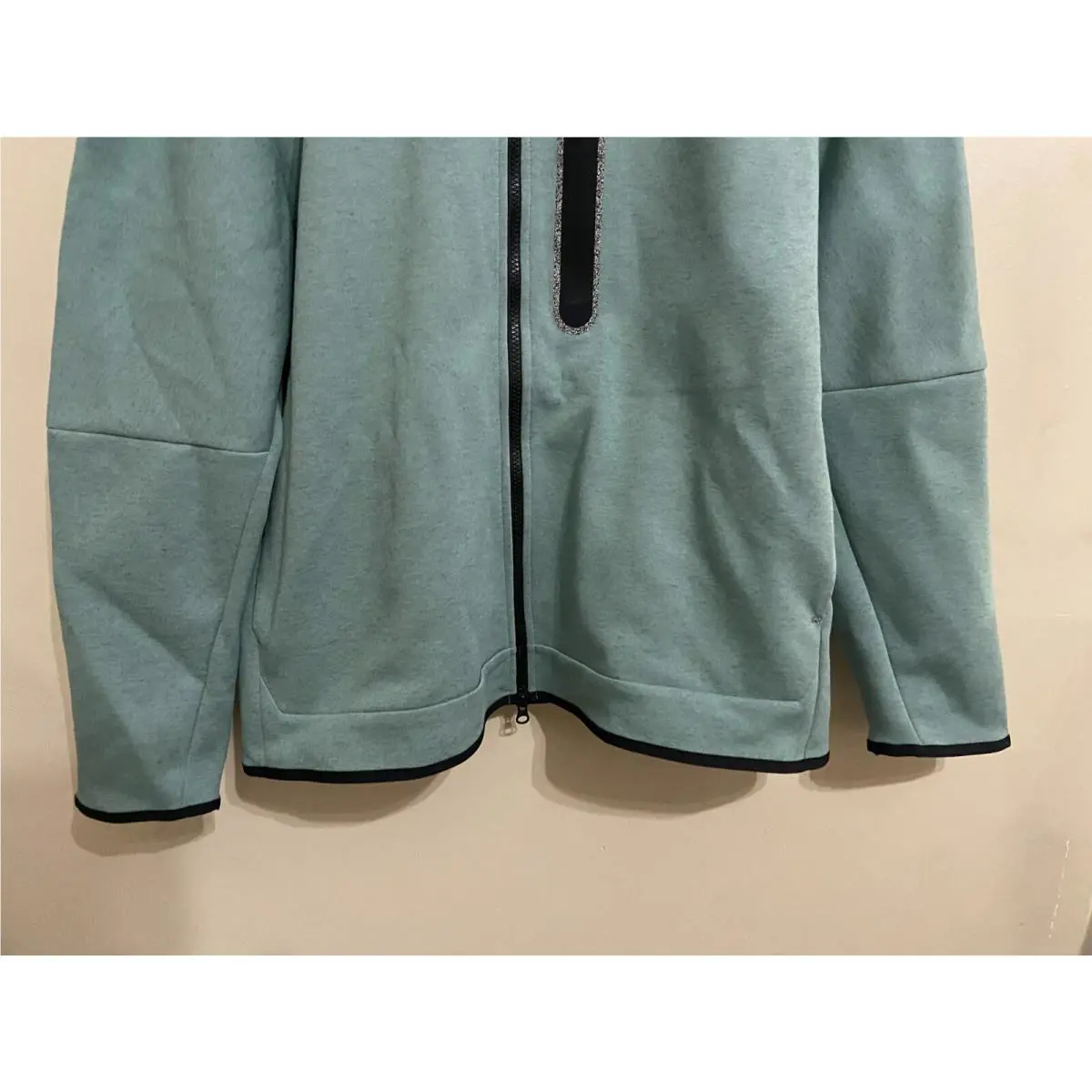 Nike clothing - Green (UPC: 196152558107) 2