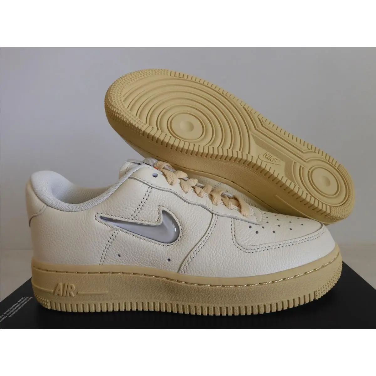 Wmns Nike Air Force 1 07 LX Coconut Milk-light Bone SZ 5.5 DO9456-100