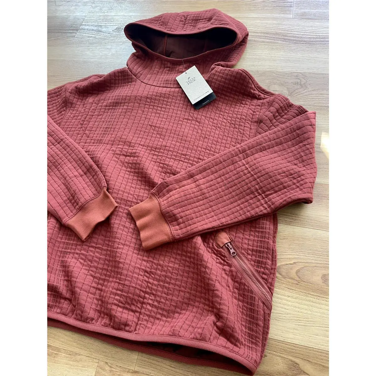 Nike clothing - Red (UPC: 0195242510001) 0