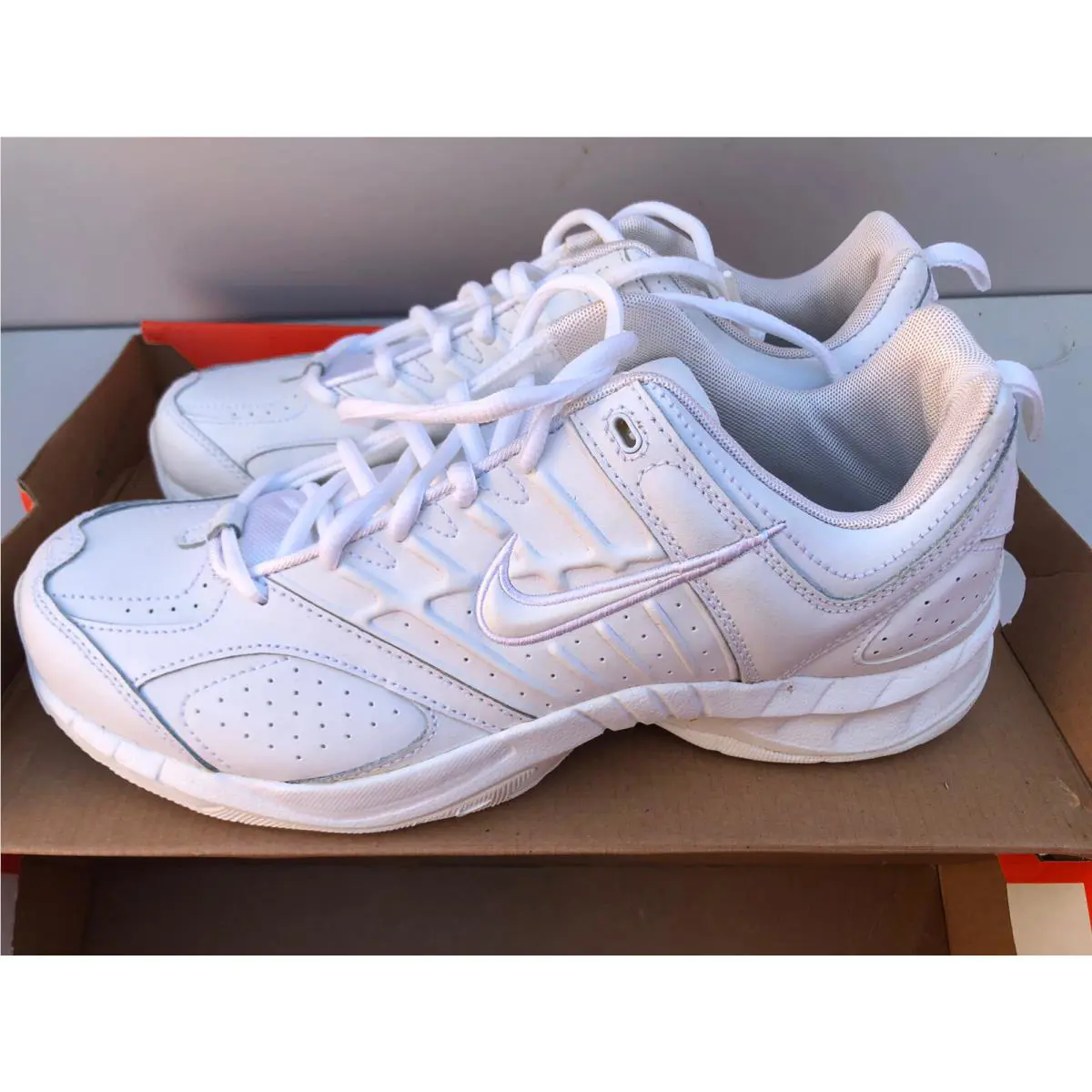 Nike shoes - T-Lite V - White 2