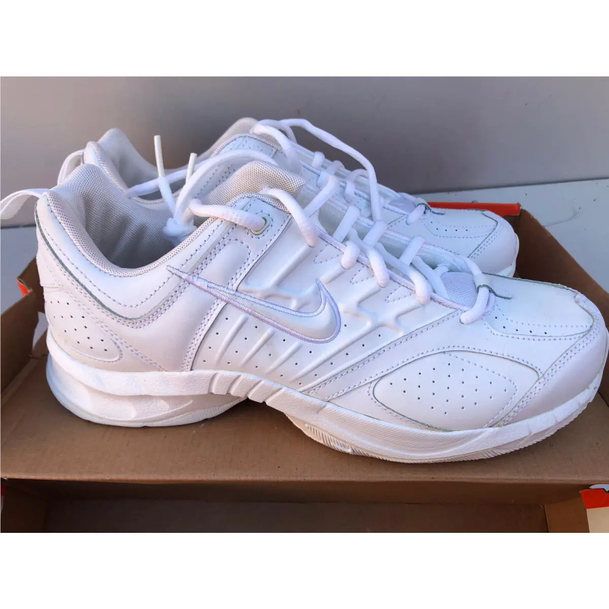 Nike shoes - T-Lite V - White 3