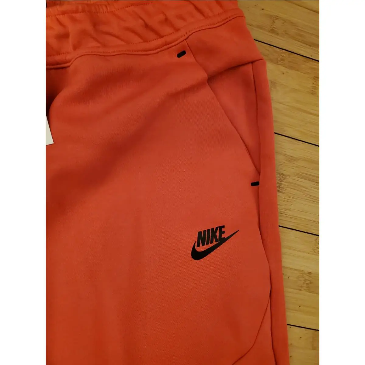 Nike clothing - Sportswear Tech - Sportswear Tech - Lobster Red 1