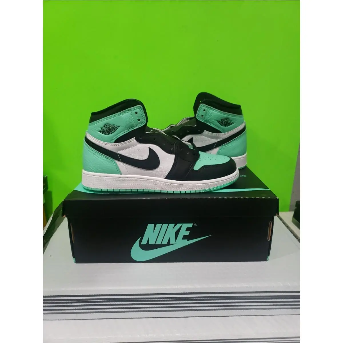 Nike Sneakers Air Jordan 1 Retro High Green White Black DZ5485-130 Youth 7Y