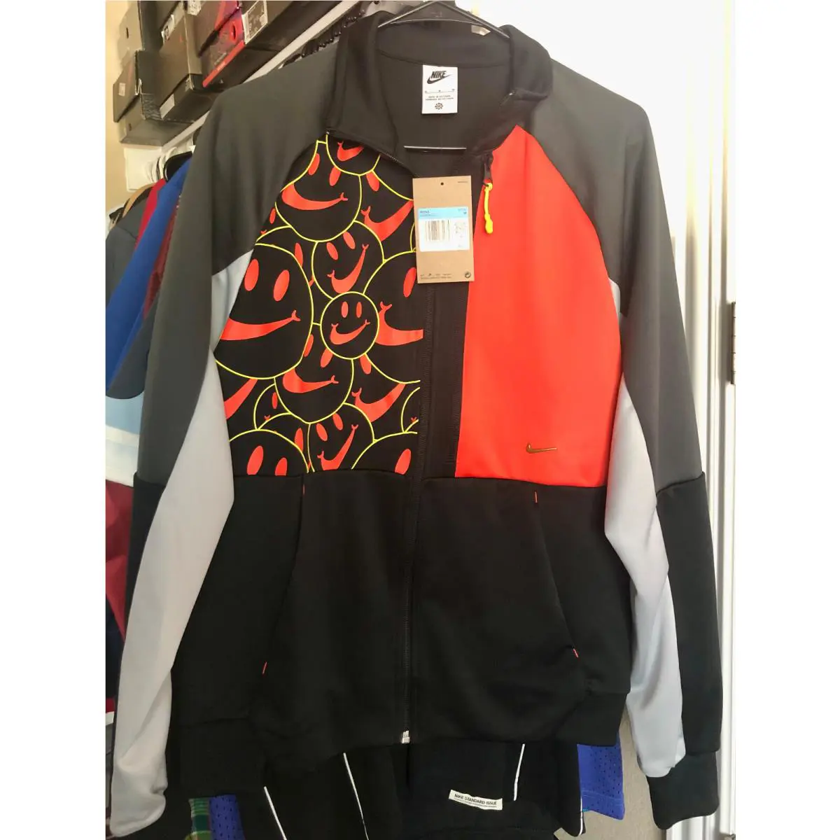 Nike clothing - N98 - Black (UPC: 195868284065) 1