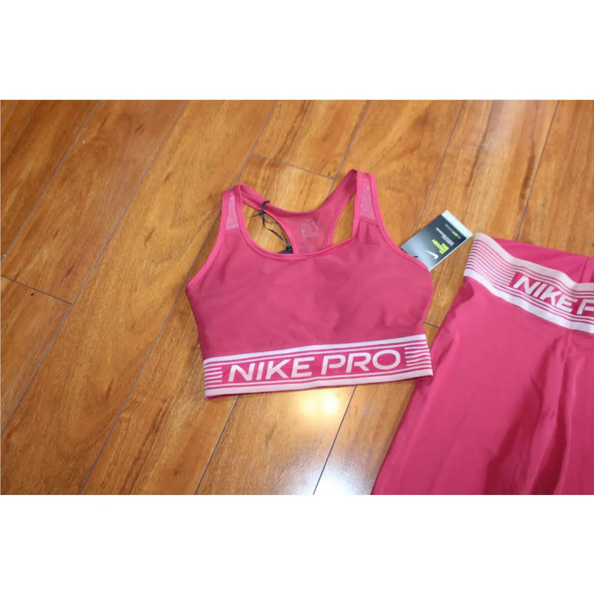 Nike clothing - RUST (UPC: 193659310757) 0
