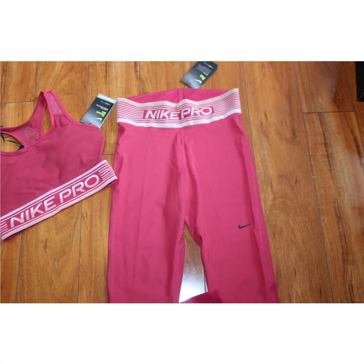 Nike clothing - RUST (UPC: 193659310757) 1
