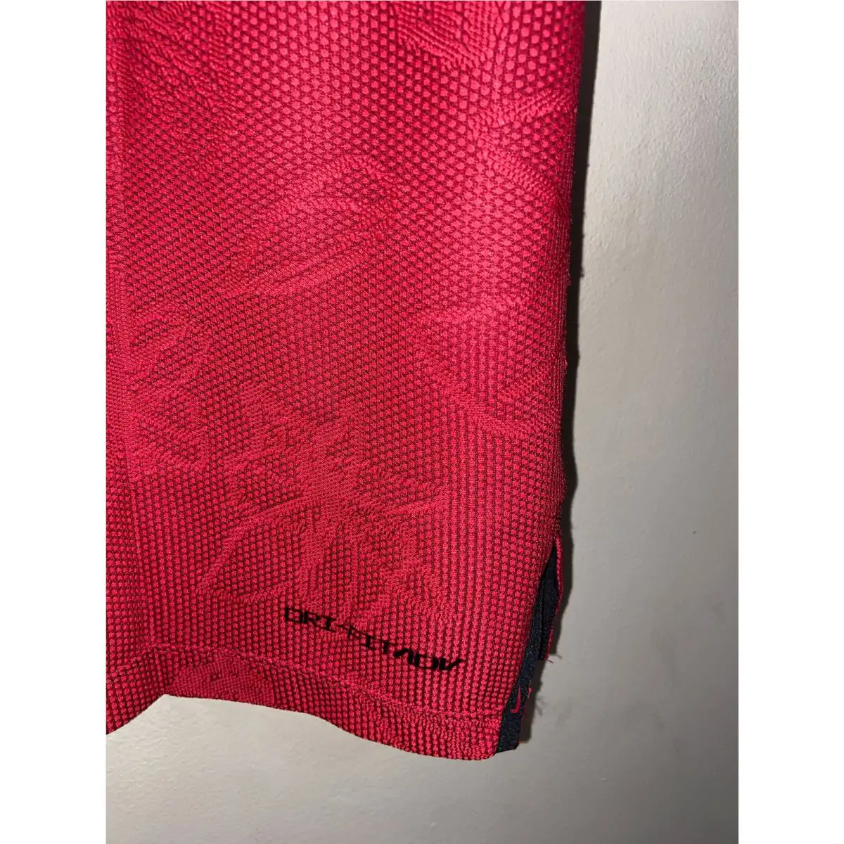 Nike clothing - TW - Red (UPC: 195868201178) 4
