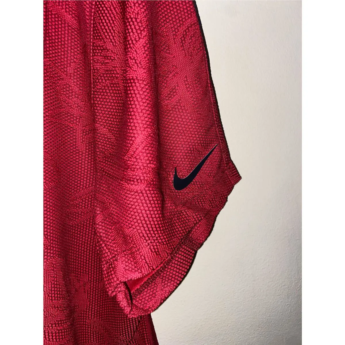 Nike clothing - TW - Red (UPC: 195868201178) 0