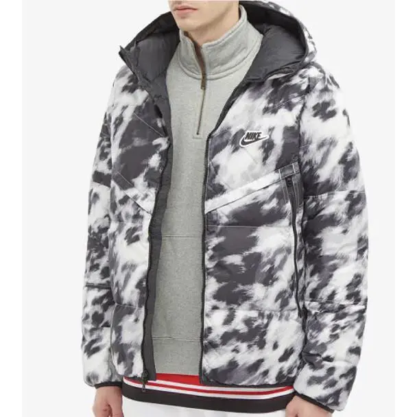 Nike clothing - Black and White (UPC: 194494631519) 0