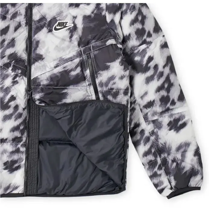 Nike clothing - Black and White (UPC: 194494631519) 4