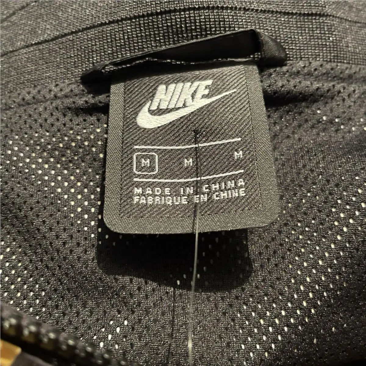 Nike clothing - Nike AR1632-741 - AR1632741 - Black/Yellow 1