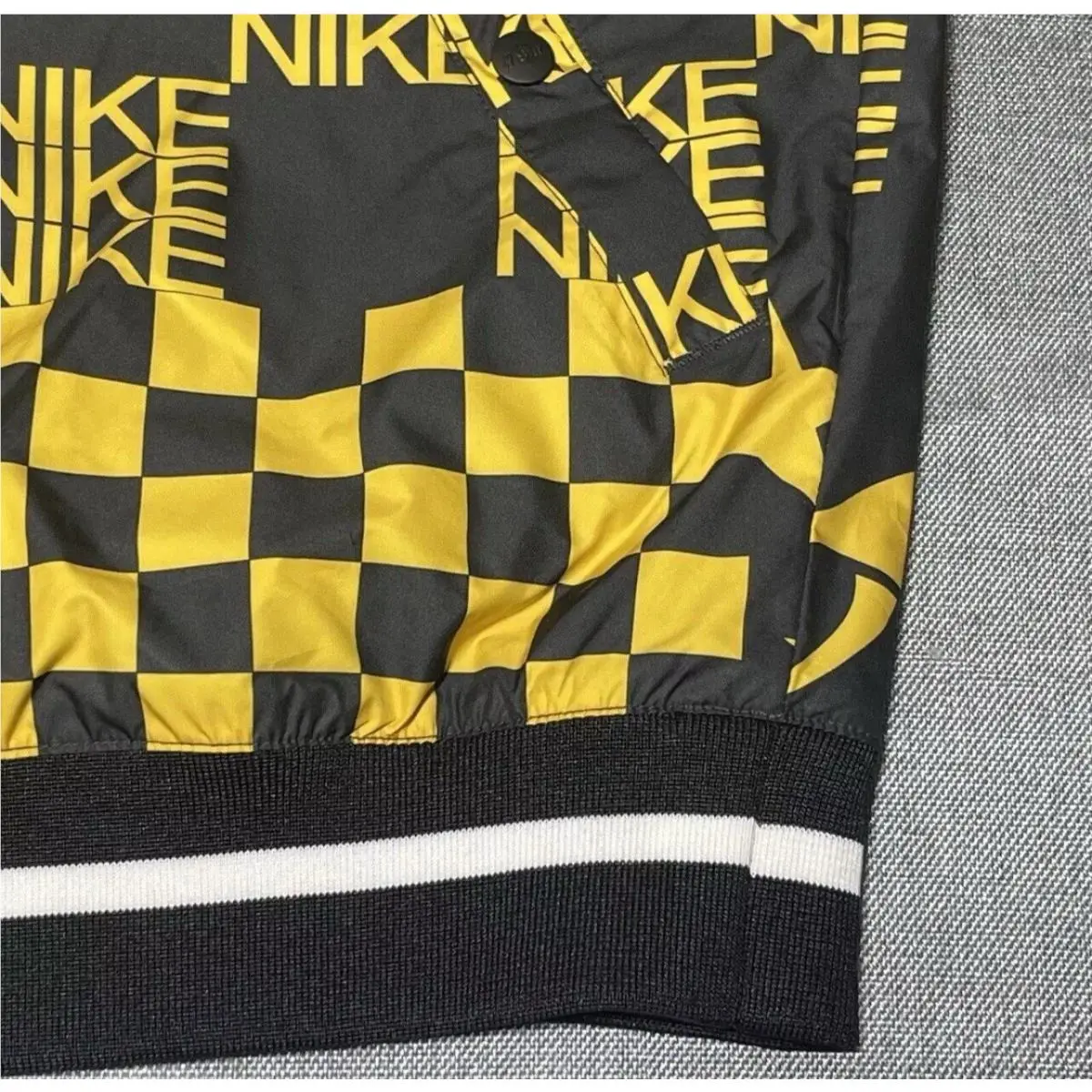 Nike clothing - Nike AR1632-741 - AR1632741 - Black/Yellow 3