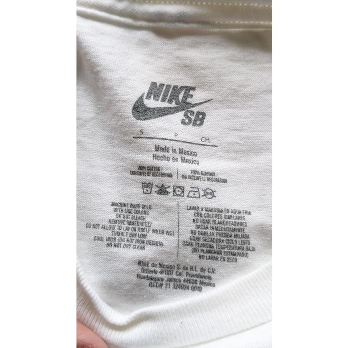 Nike shoes - White with 4 different color artwork 7
